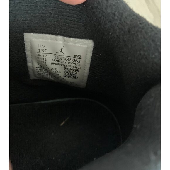 Jordan Kids Sneakers Black with Red Highlights - Picture 9 of 14